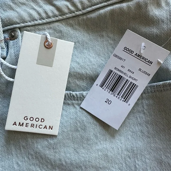 SOLD🩵Good American Light Wash Distressed Bombshell Denim Short in Blue648 Size - Picture 2 of 16